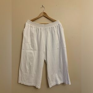 Wide leg, cropped pants